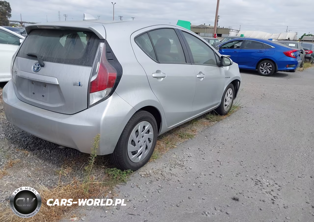 2016 Toyota Prius C Two VIN:JTDKDTB37G1125944 - 4