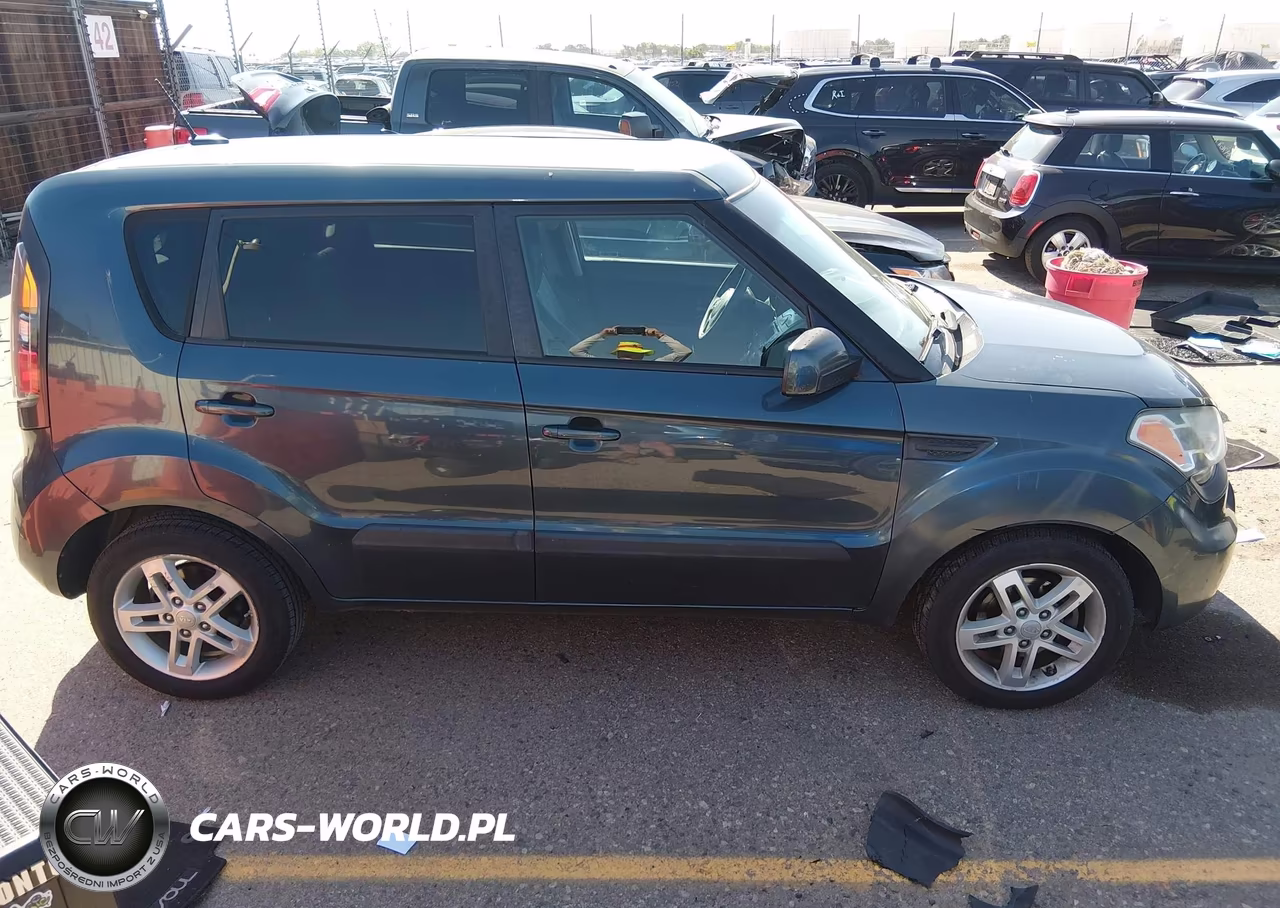 2011 Kia Soul + VIN:KNDJT2A25B7238430 - 13