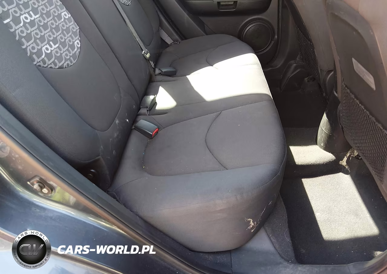 2011 Kia Soul + VIN:KNDJT2A25B7238430 - 8