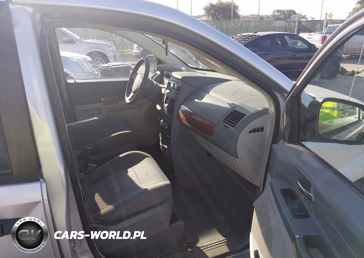 2008 Chrysler Town & Country Lx VIN:2A8HR44H58R834548 - 5