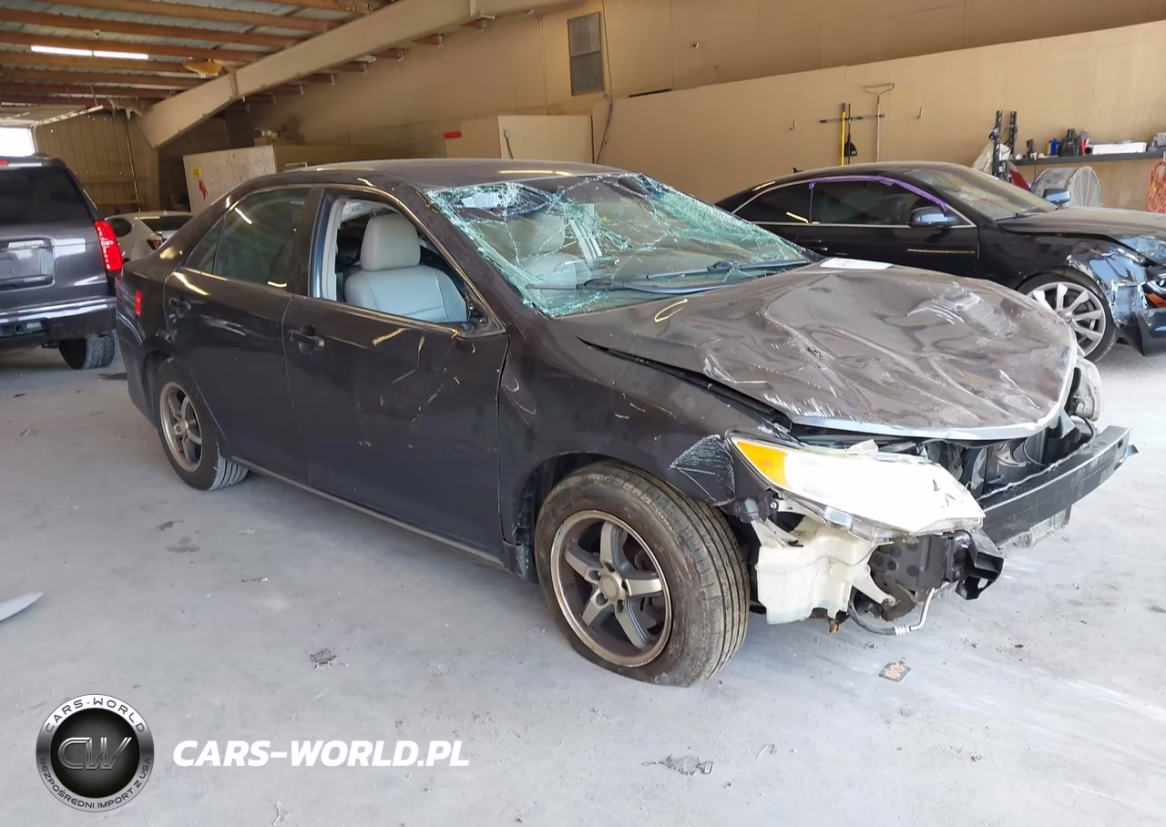 2012 Toyota Camry Le – zdjęcie 1 z 17