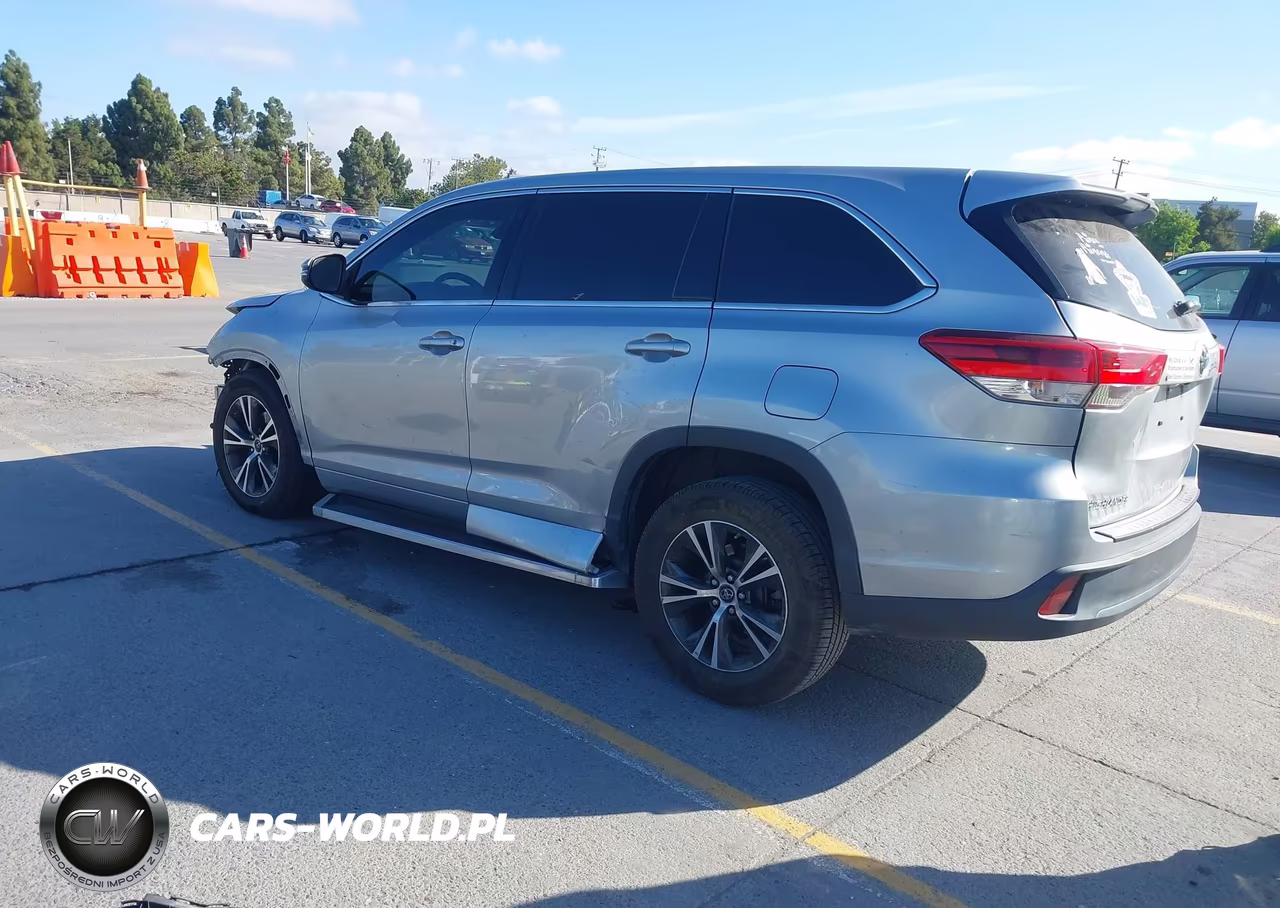 2017 Toyota Highlander Le VIN:5TDZZRFH3HS234754 - 3