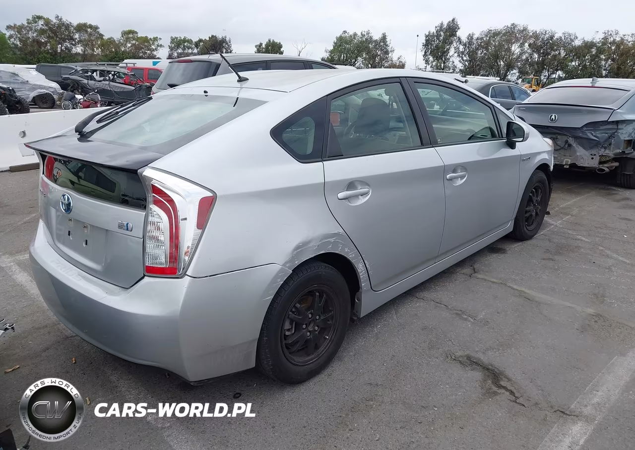 2014 Toyota Prius Two VIN:JTDKN3DU4E0365281 - 4