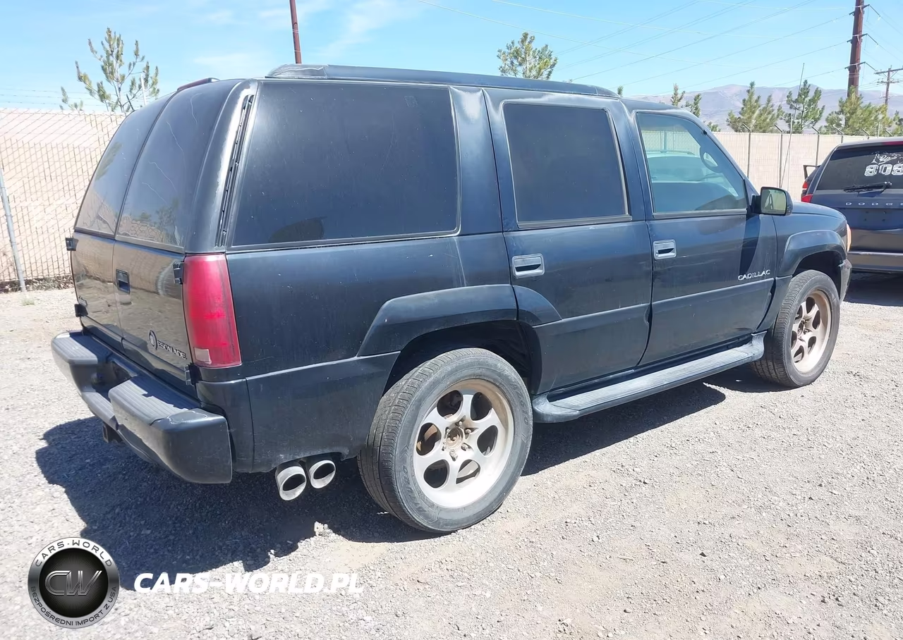 2000 Cadillac Escalade Standard VIN:1GYEK63R3YR200885 - 4