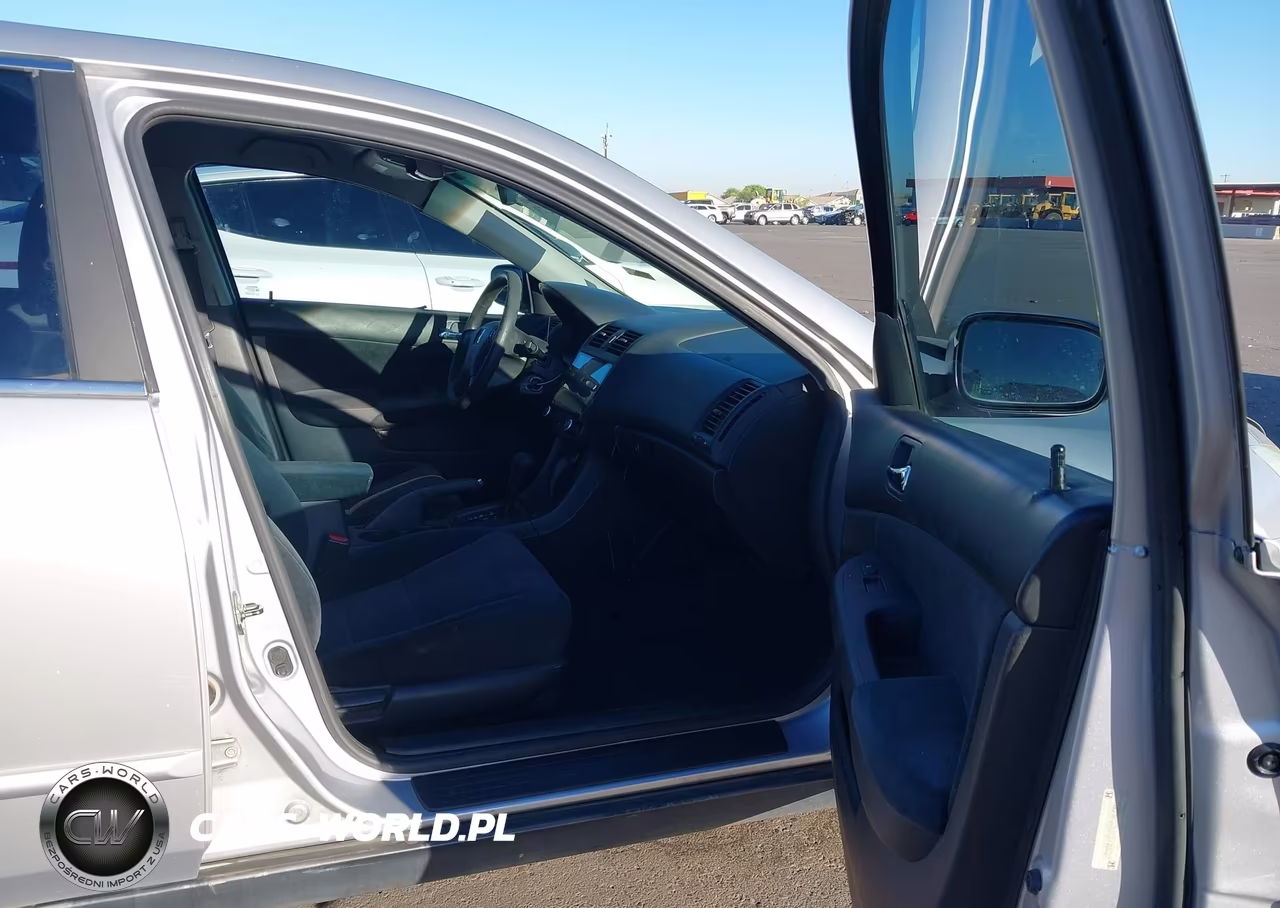 2003 Honda Accord Sdn Lx VIN:1HGCM56303A100003 - 5