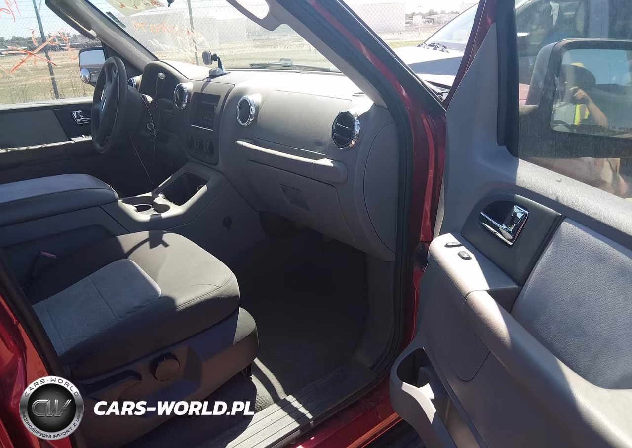 2005 Ford Expedition Xlt VIN:1FMPU15515LA64644 - 5