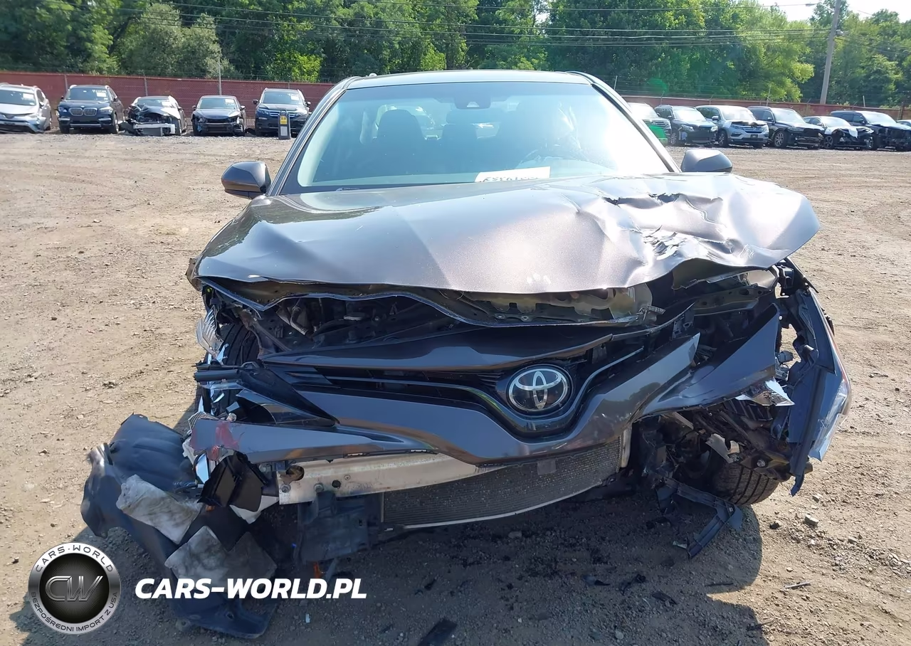 2018 Toyota Camry Le VIN:4T1B11HK1JU079900 - 12