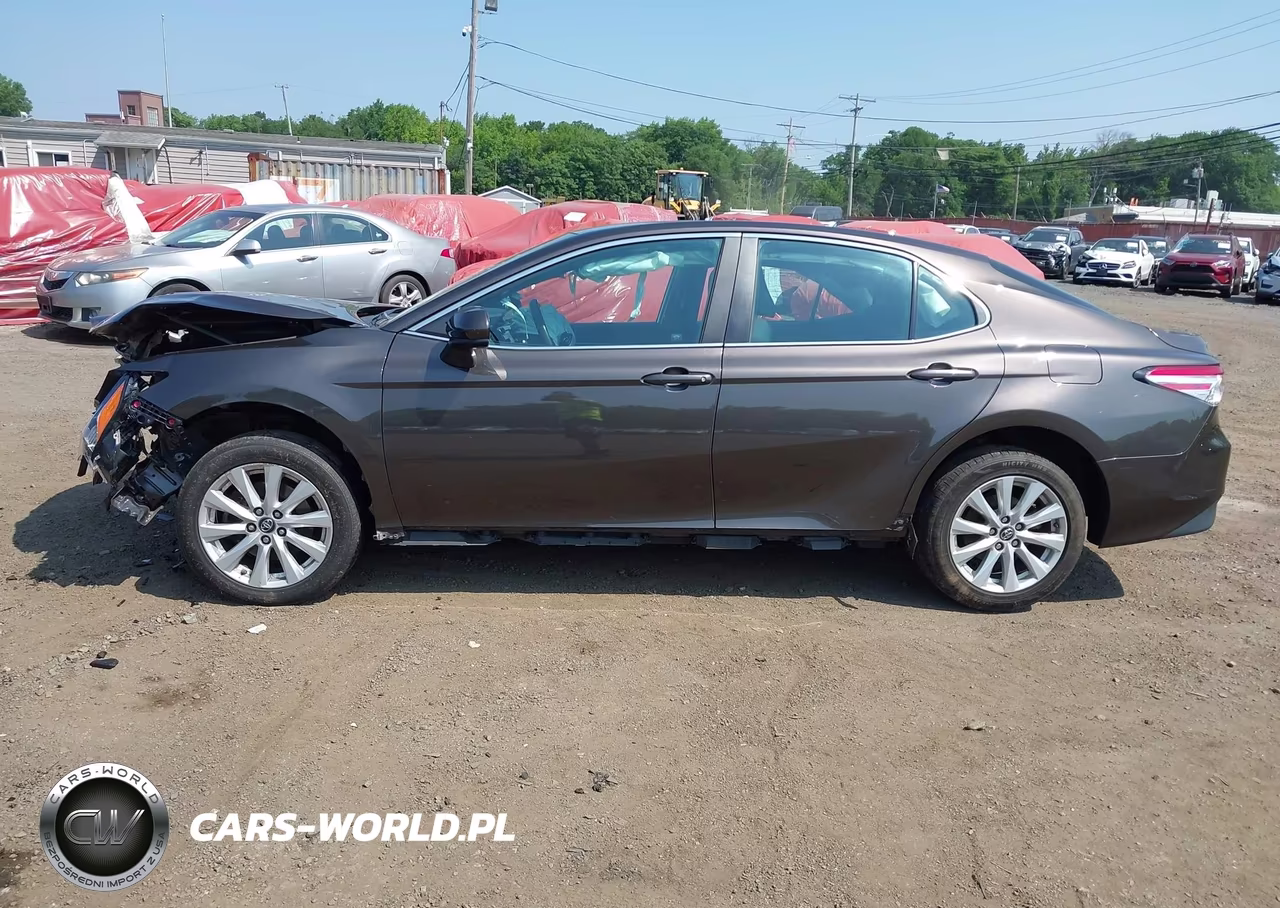 2018 Toyota Camry Le VIN:4T1B11HK1JU079900 - 14