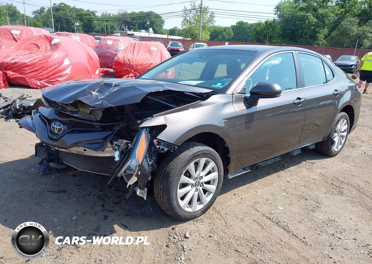 2018 Toyota Camry Le VIN:4T1B11HK1JU079900 - 2