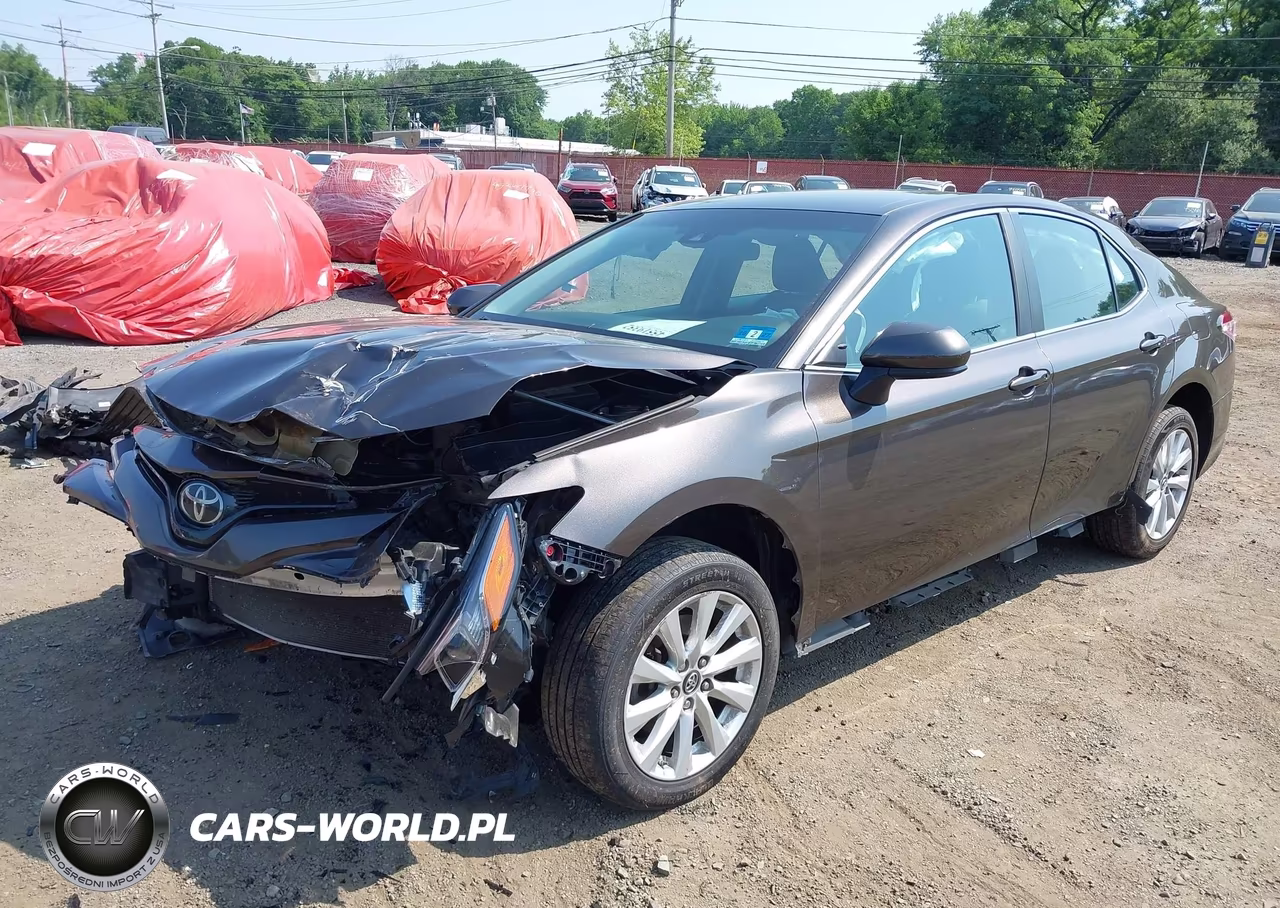 2018 Toyota Camry Le VIN:4T1B11HK1JU079900 - 6