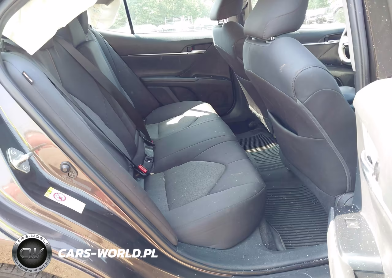 2018 Toyota Camry Le VIN:4T1B11HK1JU079900 - 8