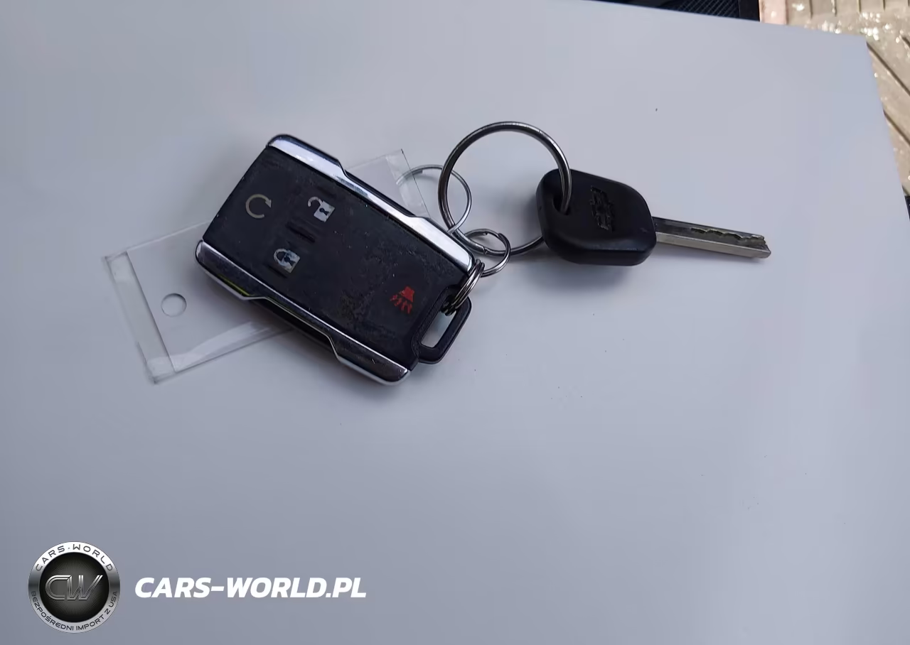 2018 Chevrolet Colorado Z71 VIN:1GCGTDENXJ1323517 - 11
