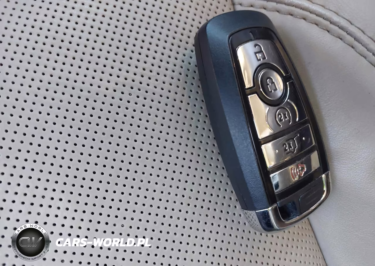 2023 Lincoln Aviator Reserve VIN:5LM5J7XC4PGL00744 - 11