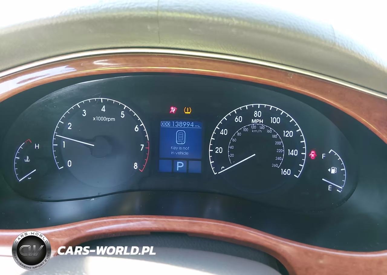 2013 Hyundai Genesis 3.8 VIN:KMHGC4DDXDU239429 - 7
