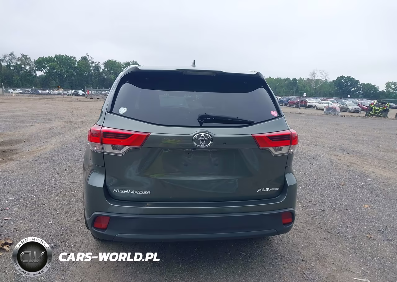 2018 Toyota Highlander Xle VIN:5TDJZRFH0JS866596 - 17