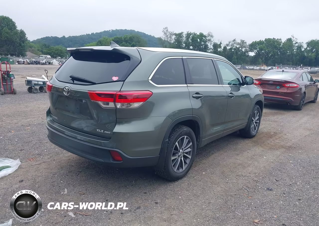2018 Toyota Highlander Xle VIN:5TDJZRFH0JS866596 - 4