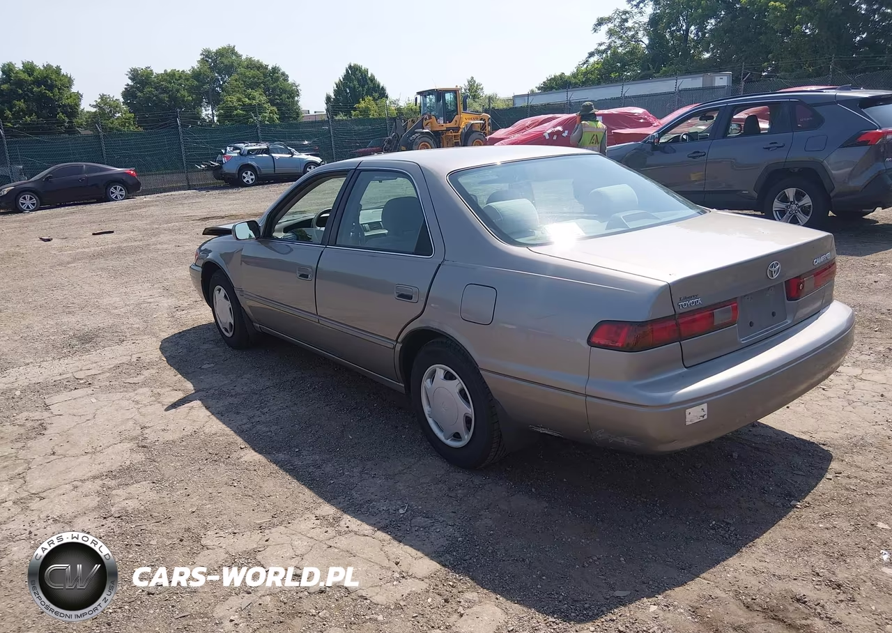 1999 Toyota Camry Ce VIN:4T1BG22K1XU570831 - 3