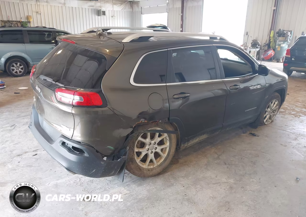 2015 Jeep Cherokee Latitude VIN:1C4PJMCS1FW521623 - 4