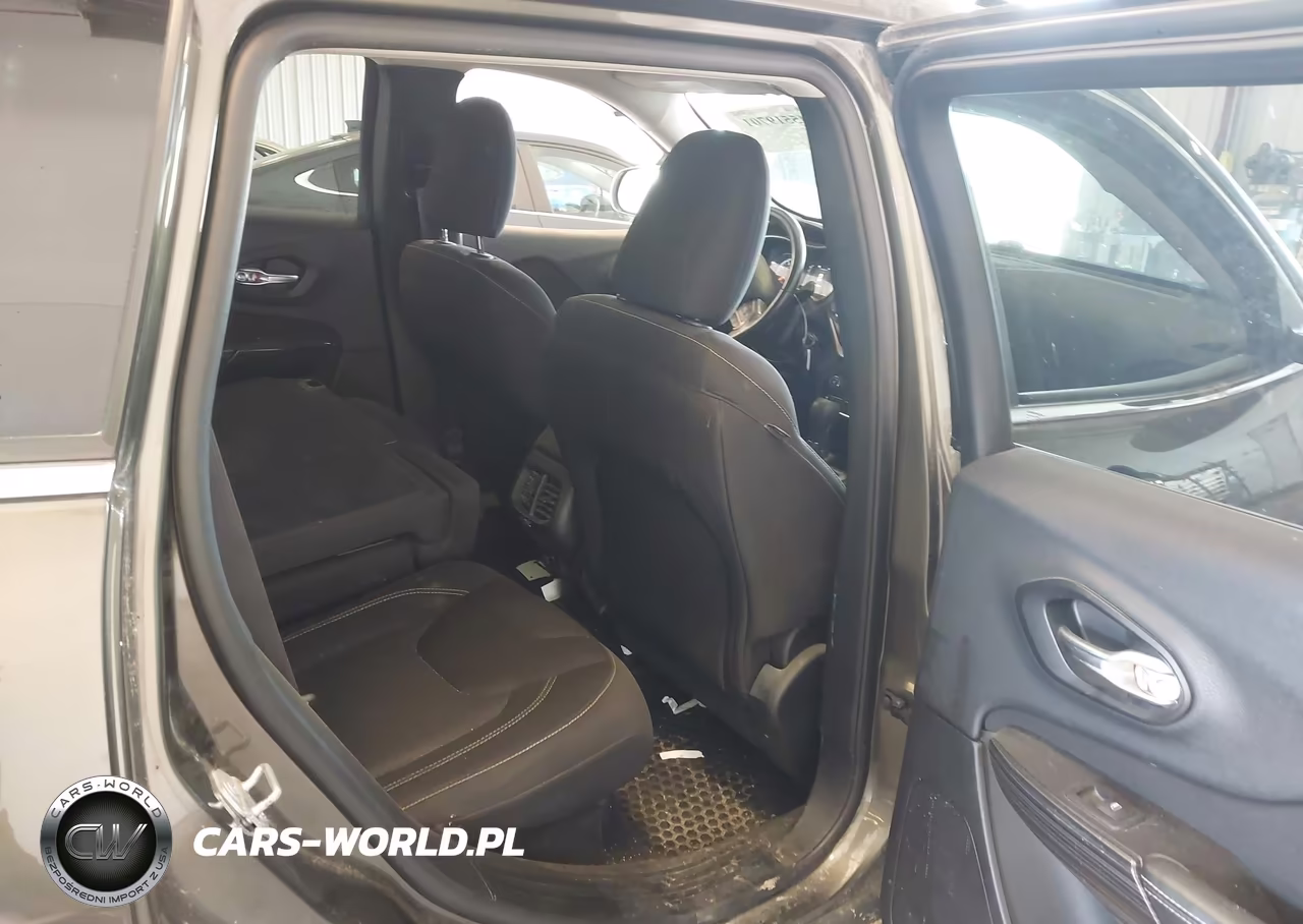 2015 Jeep Cherokee Latitude VIN:1C4PJMCS1FW521623 - 8