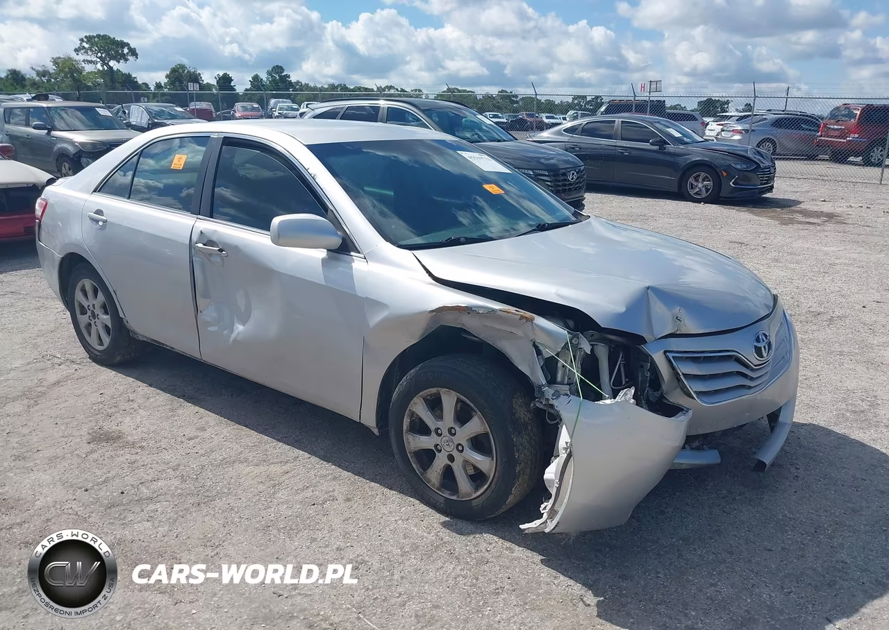 2011 Toyota Camry Le – zdjęcie 1 z 11