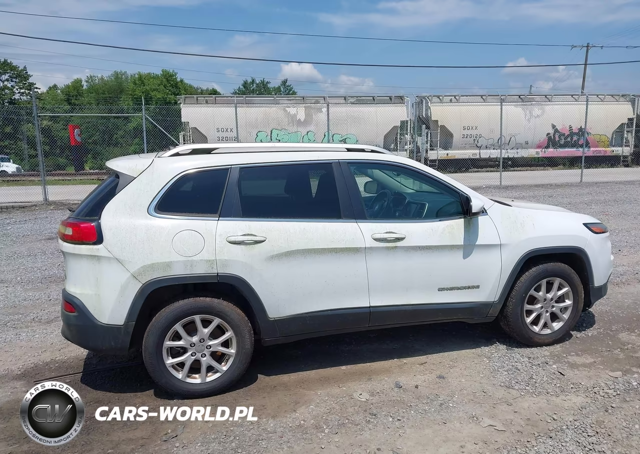 2016 Jeep Cherokee Latitude VIN:1C4PJMCB0GW266898 - 13