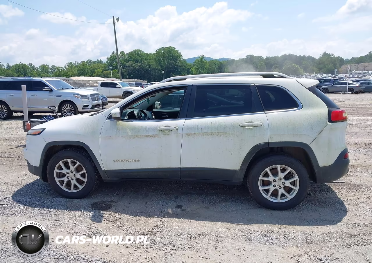 2016 Jeep Cherokee Latitude VIN:1C4PJMCB0GW266898 - 14