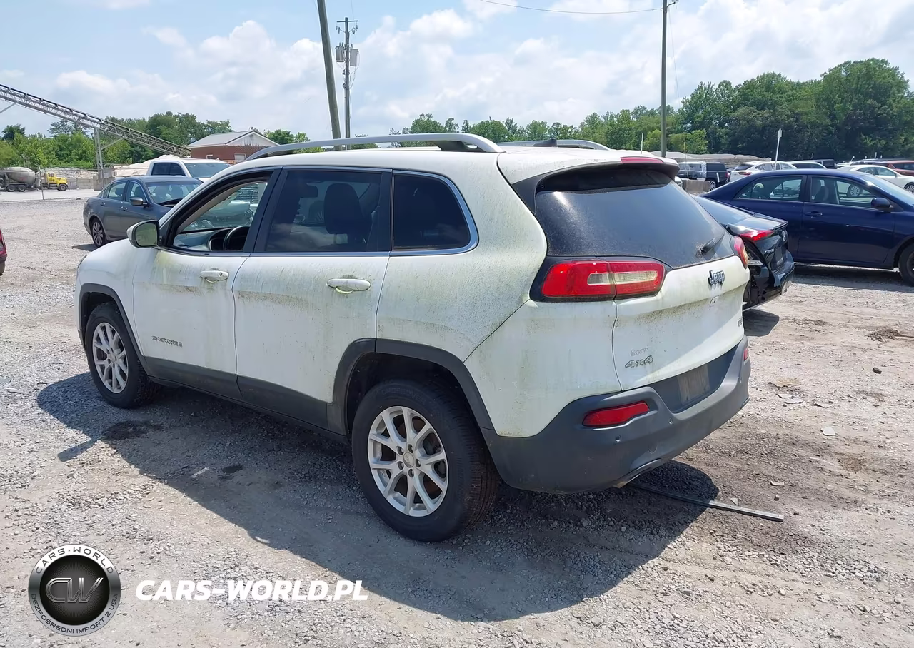 2016 Jeep Cherokee Latitude VIN:1C4PJMCB0GW266898 - 3