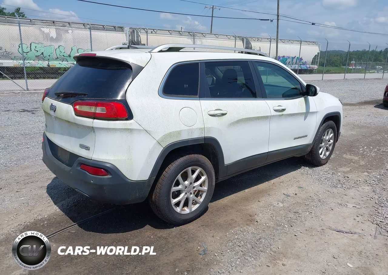 2016 Jeep Cherokee Latitude VIN:1C4PJMCB0GW266898 - 4