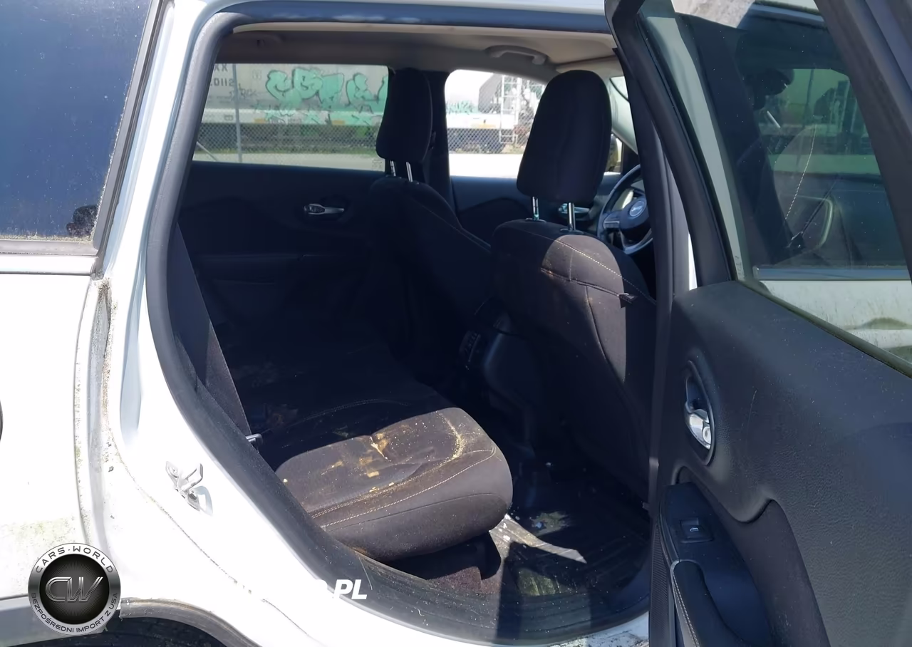 2016 Jeep Cherokee Latitude VIN:1C4PJMCB0GW266898 - 8