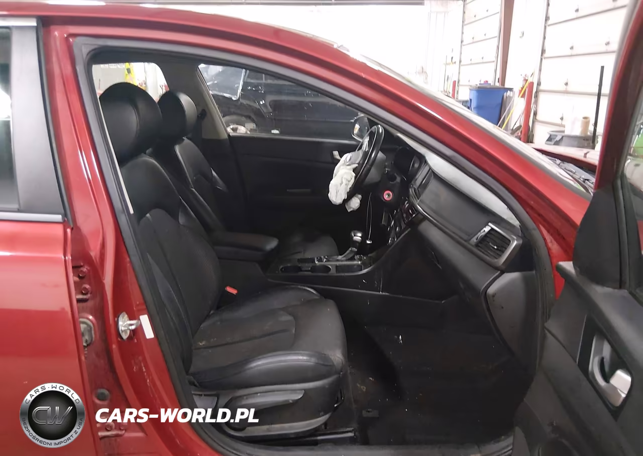 2018 Kia Optima S VIN:5XXGT4L32JG201353 - 5