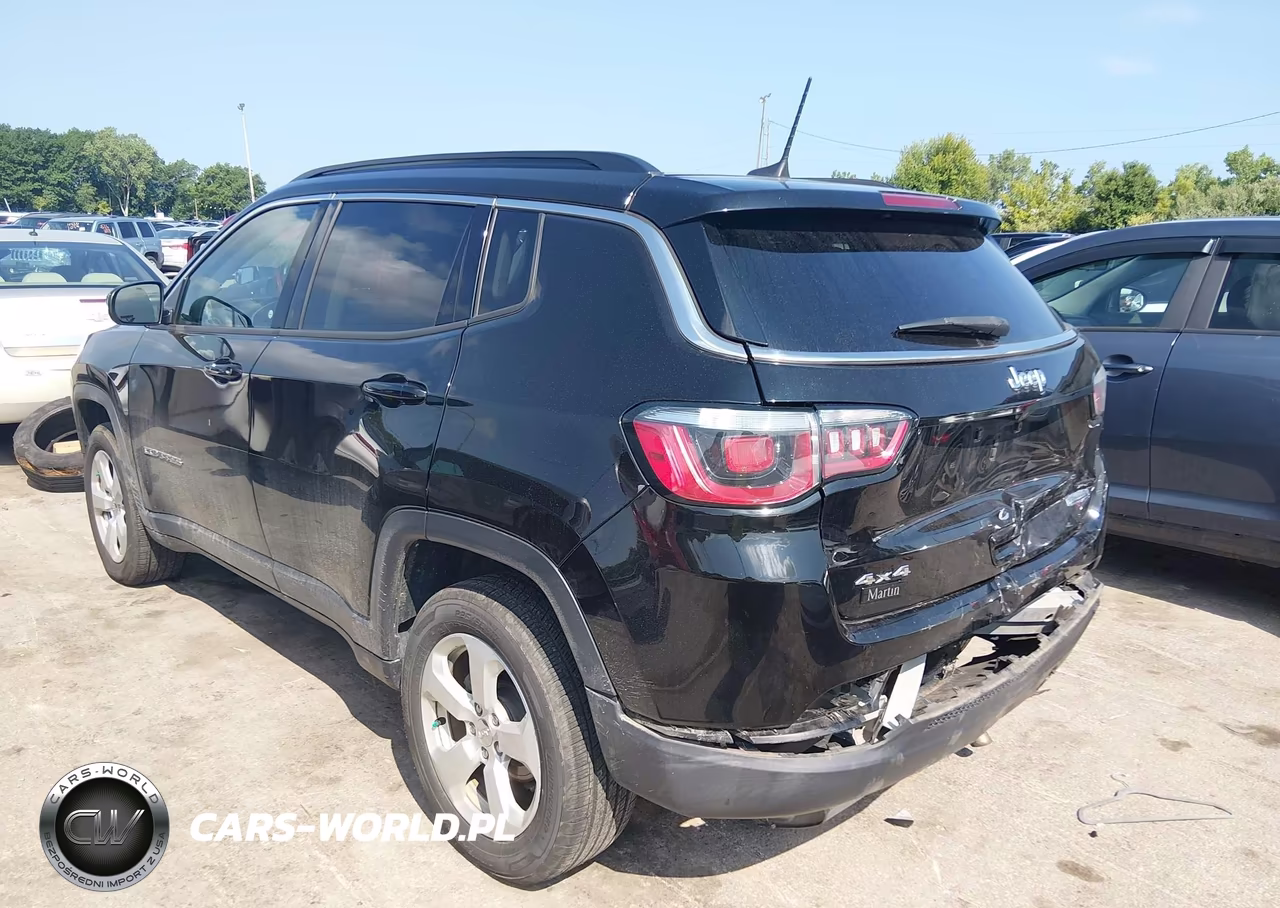 2019 Jeep Compass Latitude 4X4 VIN:3C4NJDBB8KT696430 - 3