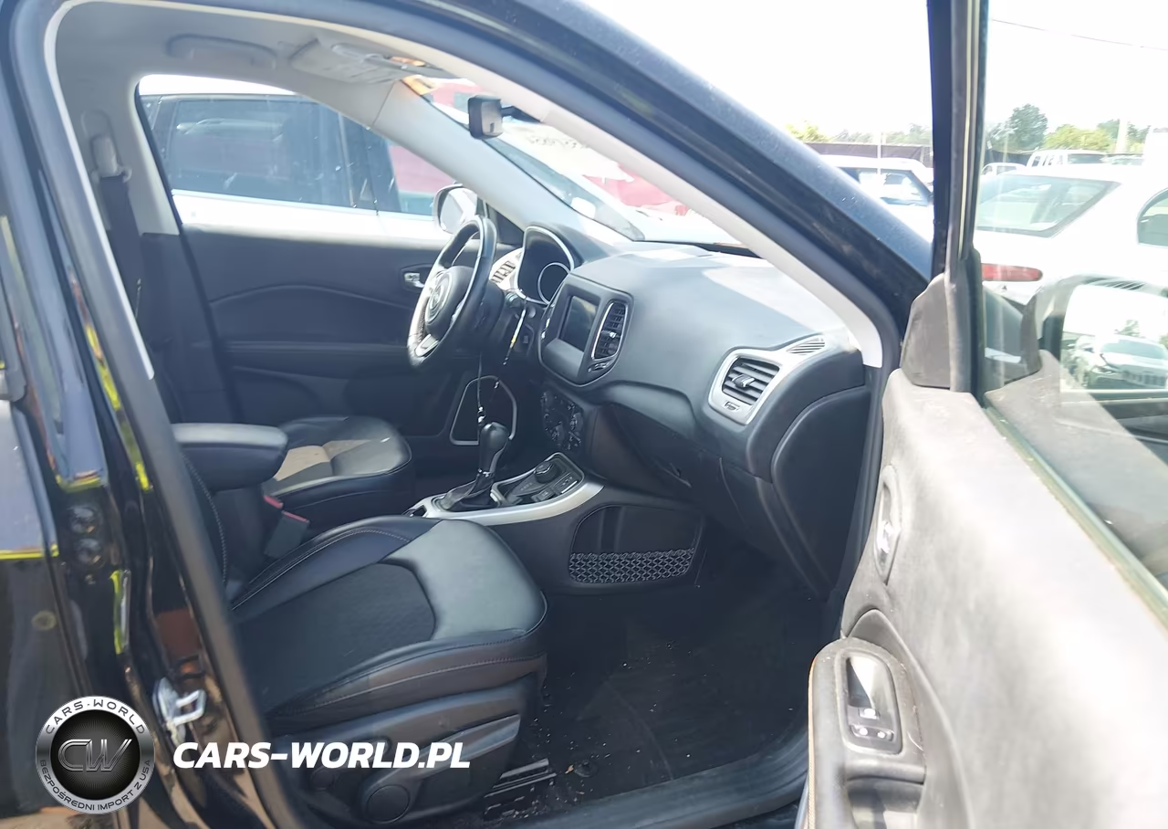 2019 Jeep Compass Latitude 4X4 VIN:3C4NJDBB8KT696430 - 5