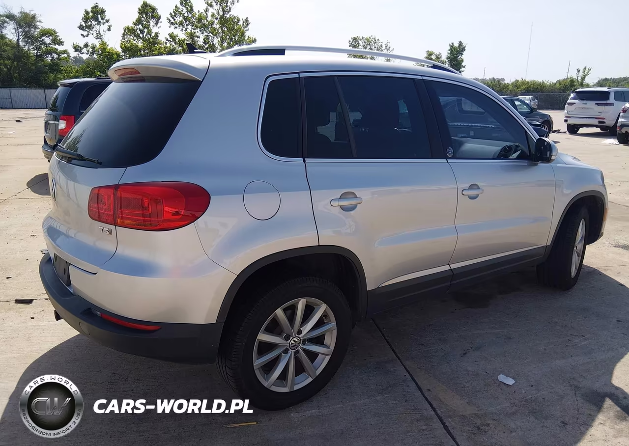 2017 Volkswagen Tiguan 2.0T Wolfsburg Edition VIN:WVGRV7AX8HW500912 - 4