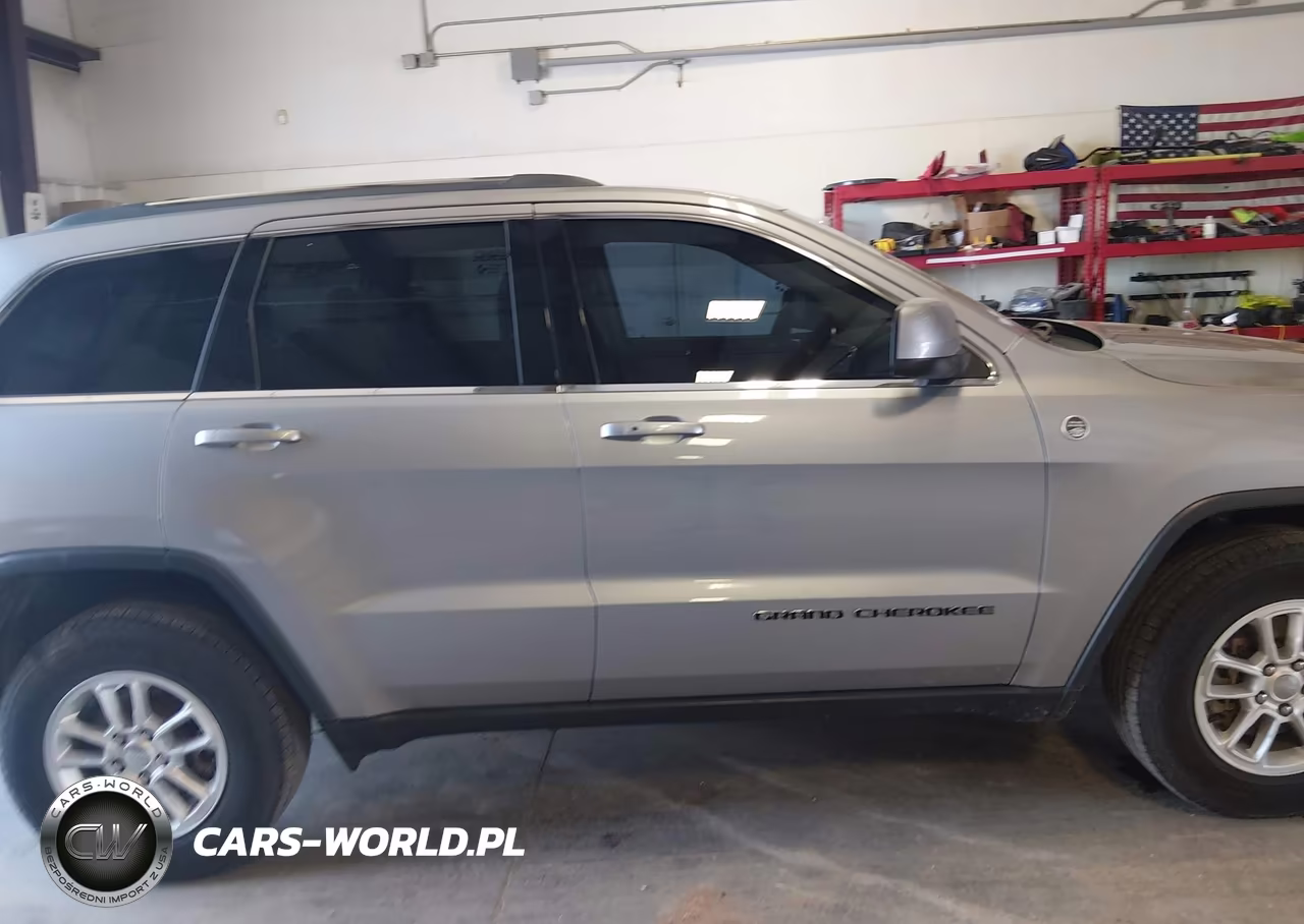 2019 Jeep Grand Cherokee Laredo E 4X4 VIN:1C4RJFAG0KC836914 - 13