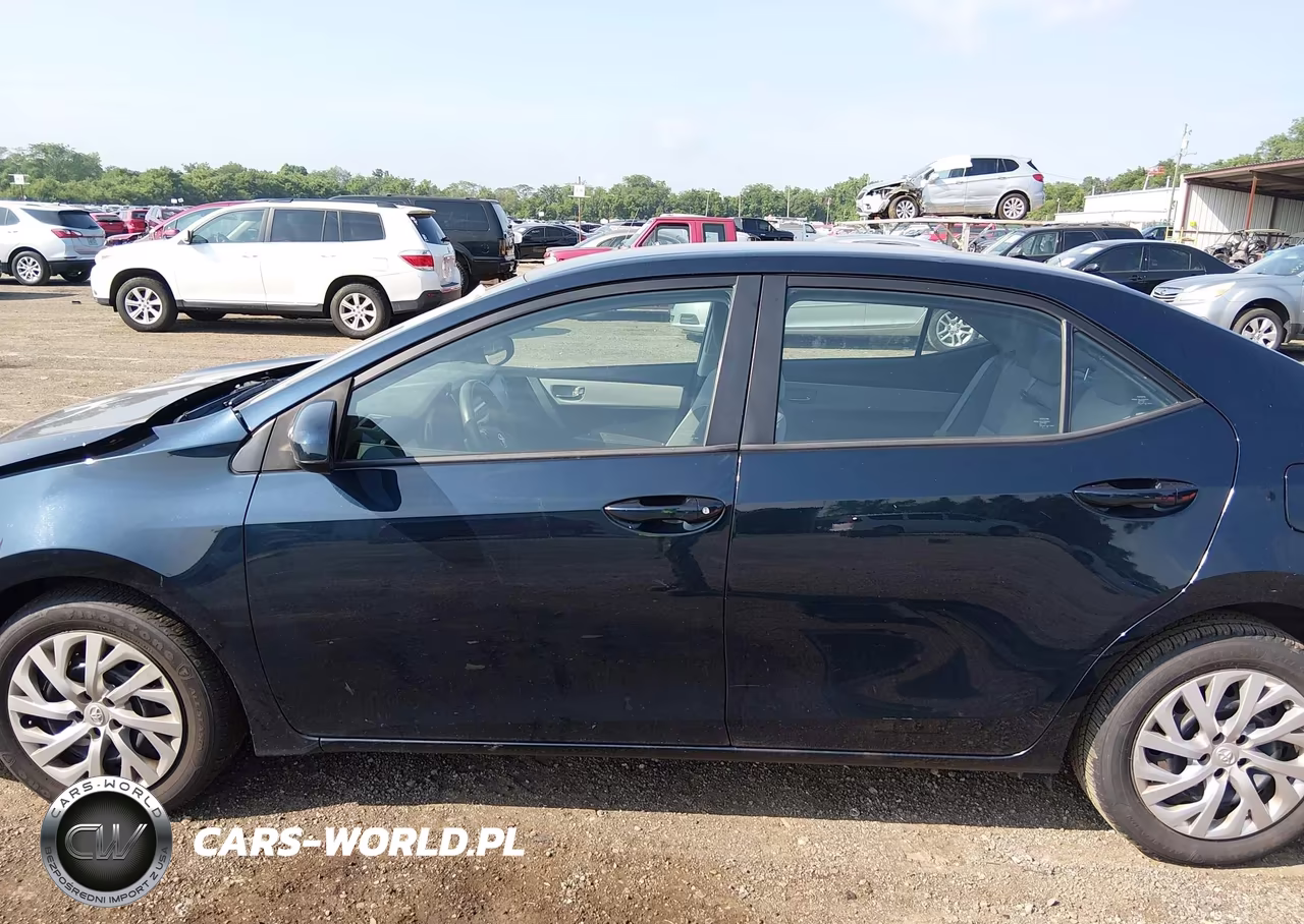 2019 Toyota Corolla Le VIN:2T1BURHE3KC213129 - 14