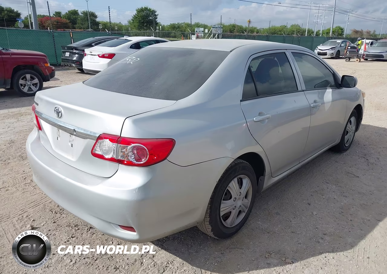 2013 Toyota Corolla L VIN:JTDBU4EE4DJ115032 - 4