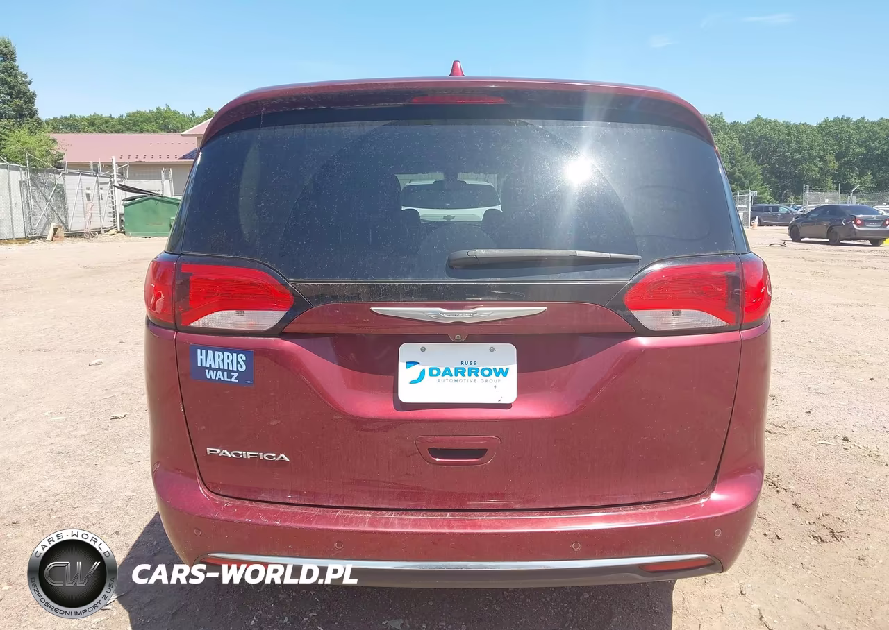2017 Chrysler Pacifica Touring-L Plus VIN:2C4RC1EG8HR659343 - 16