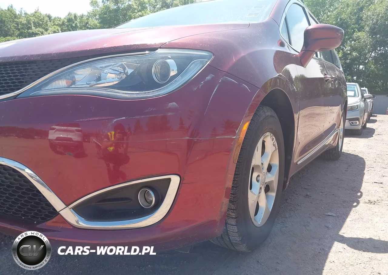 2017 Chrysler Pacifica Touring-L Plus VIN:2C4RC1EG8HR659343 - 18