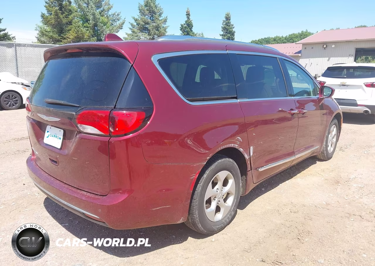 2017 Chrysler Pacifica Touring-L Plus VIN:2C4RC1EG8HR659343 - 4