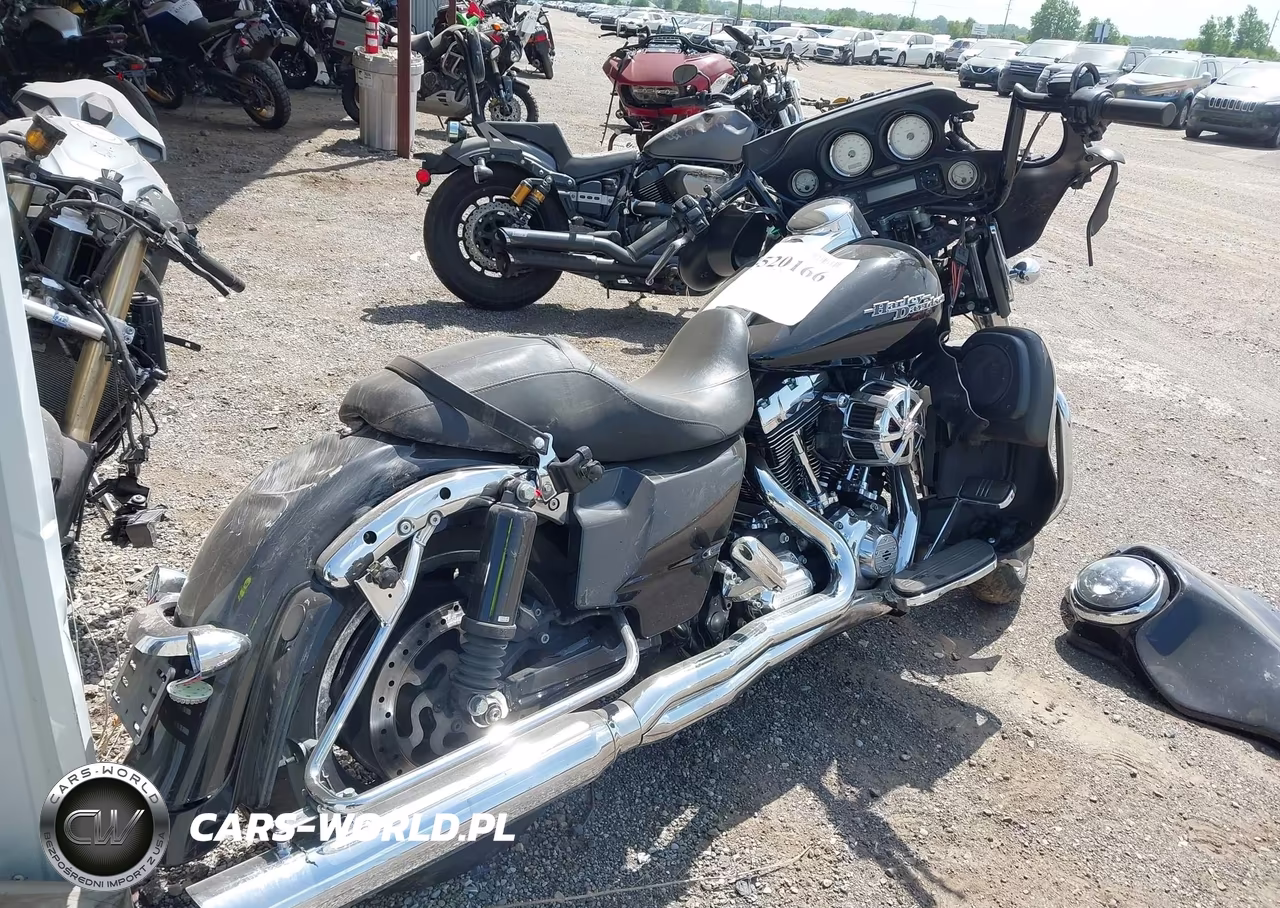 2013 Harley-Davidson Flhx Street Glide VIN:1HD1KBM16DB644947 - 4