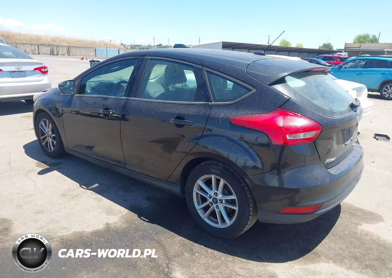 2017 Ford Focus Se VIN:1FADP3K28HL245660 - 3