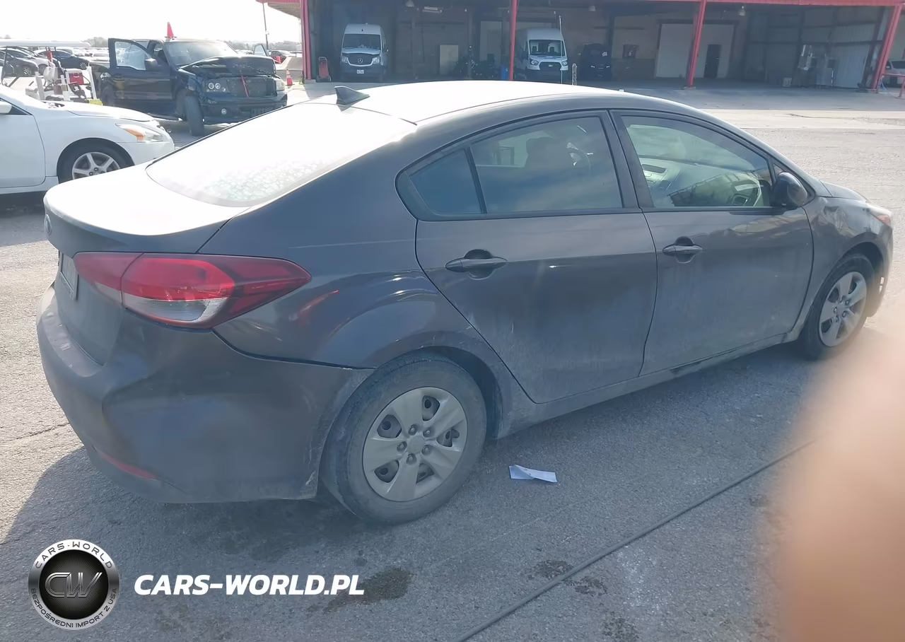 2017 Kia Forte Lx VIN:3KPFL4A76HE143574 - 4