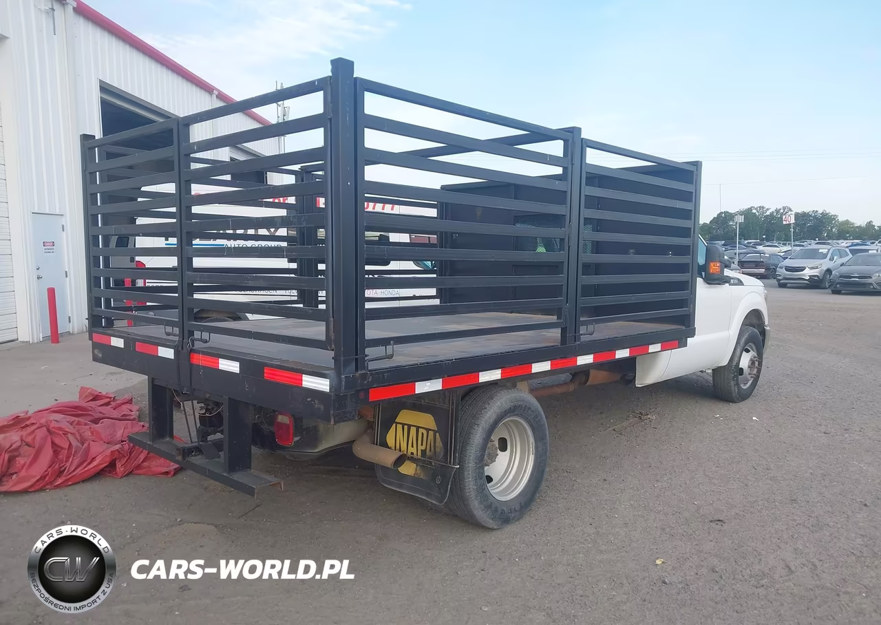 2015 Ford F-350 Chassis Xl VIN:1FDRF3G68FEC23461 - 4