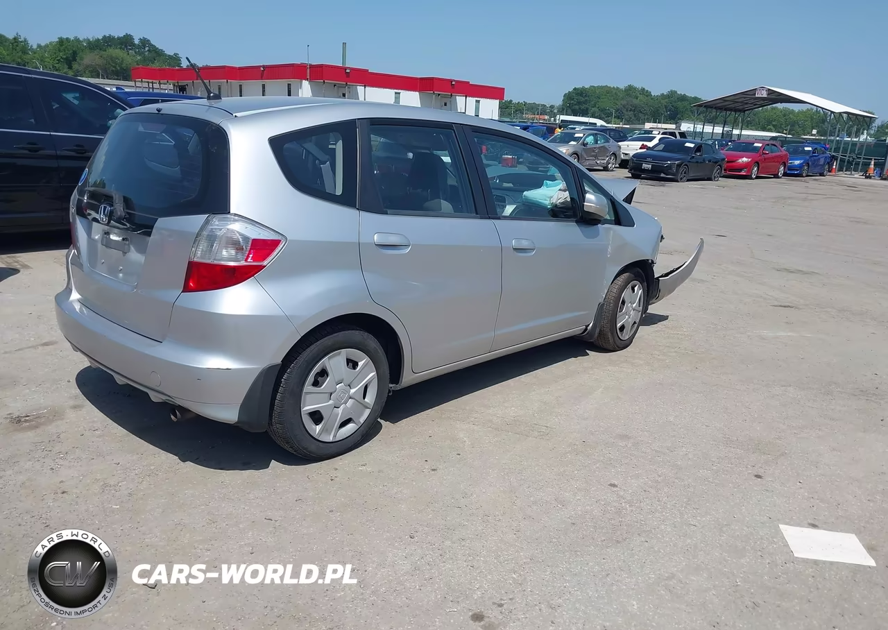 2013 Honda Fit VIN:JHMGE8H34DC052795 - 4