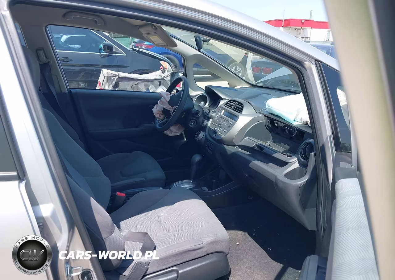 2013 Honda Fit VIN:JHMGE8H34DC052795 - 5