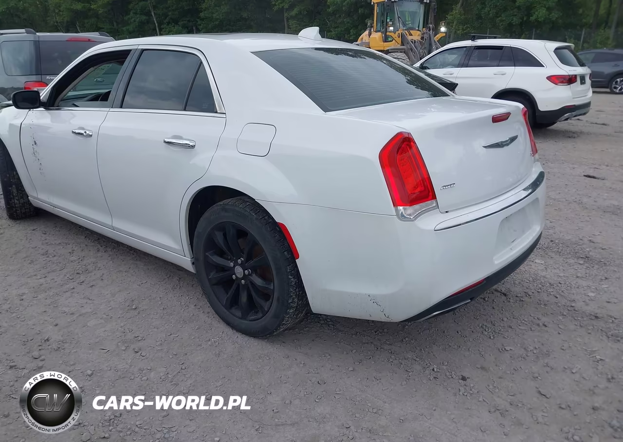 2015 Chrysler 300C Awd VIN:2C3CCAKG1FH781916 - 3