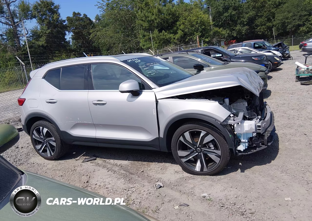 2025 Volvo Xc40 B5 Plus Bright Theme VIN:YV4L12UEXS2509884 - 14
