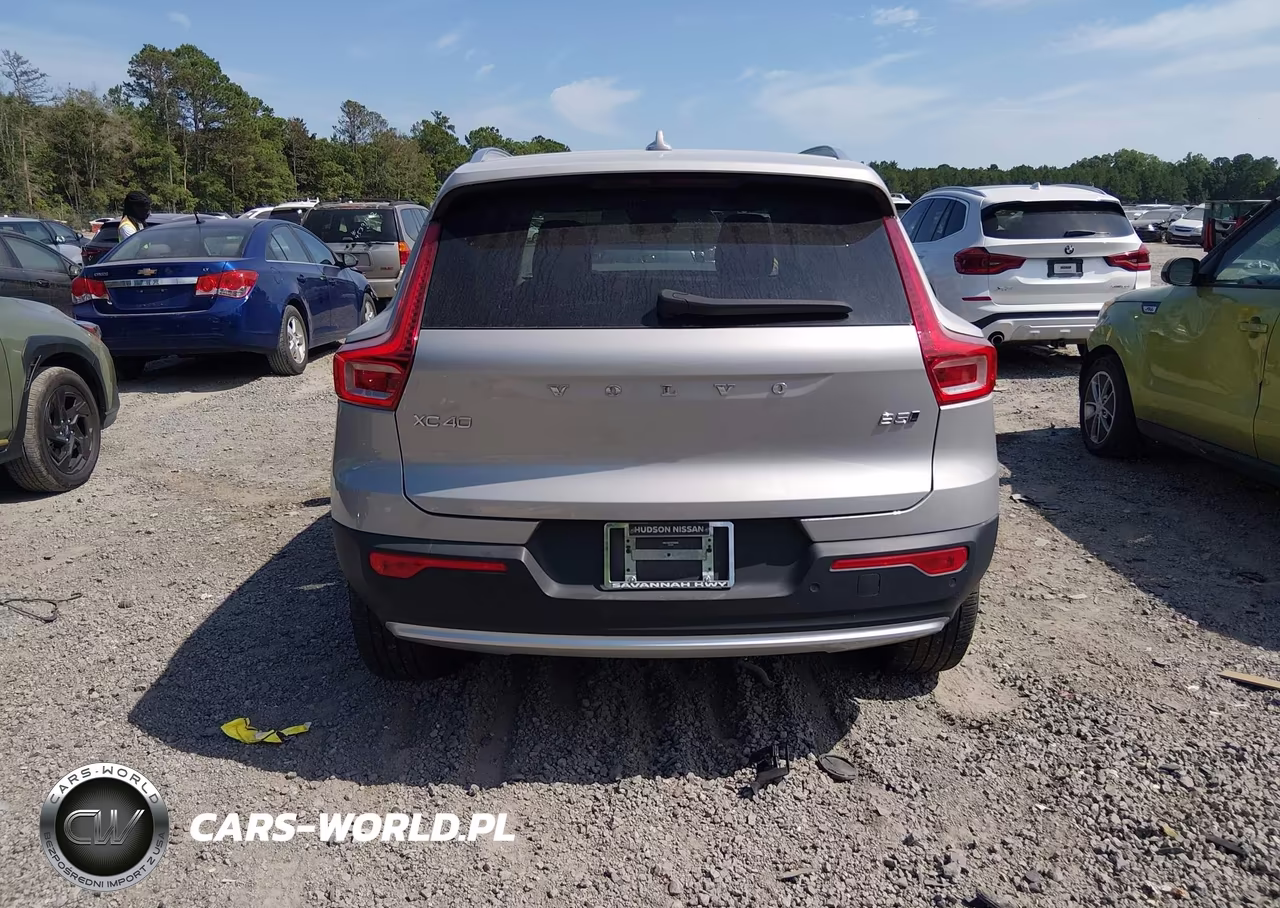 2025 Volvo Xc40 B5 Plus Bright Theme VIN:YV4L12UEXS2509884 - 17