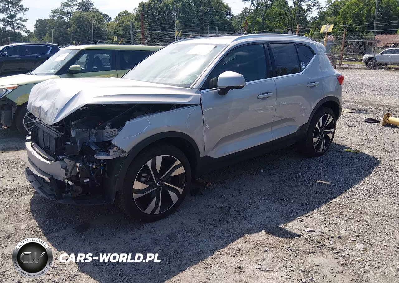 2025 Volvo Xc40 B5 Plus Bright Theme VIN:YV4L12UEXS2509884 - 2