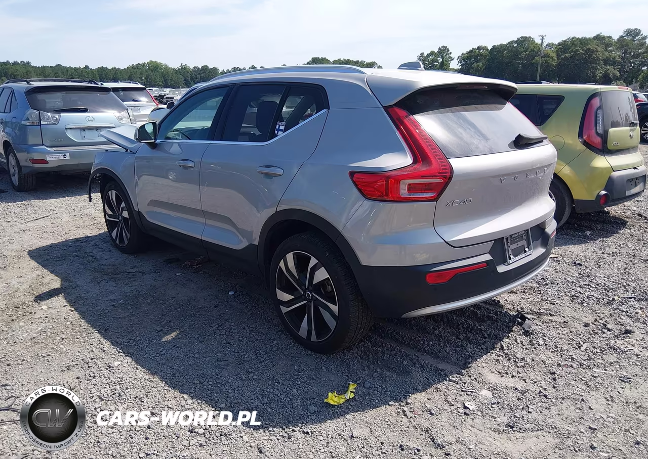 2025 Volvo Xc40 B5 Plus Bright Theme VIN:YV4L12UEXS2509884 - 3